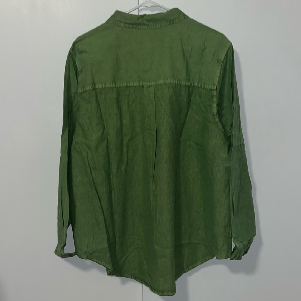 Women's Long Sleeve Classic Fit Button-Down Shirt by Universal Thread Green 2X - Picture 3 of 9